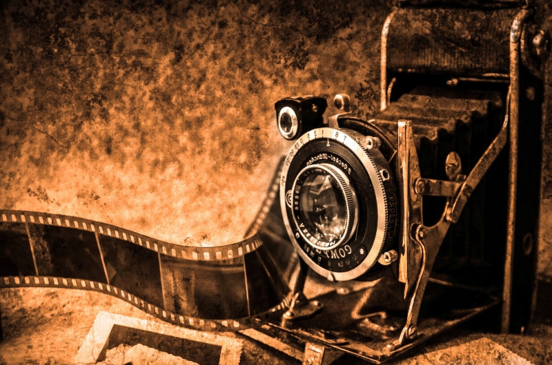 photographe-LORGUES-min_light-wood-night-camera-photography-vintage-1245236-pxhere.com